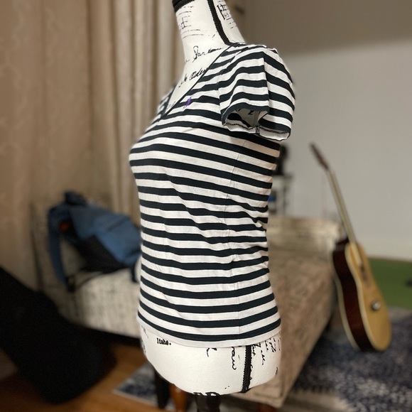 EUC Women’s Size Small Ralph Lauren Stripe V-neck Tee With Logo Embroidered - Picture 4 of 10